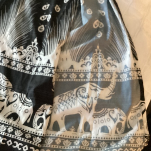 ELEGANT PALAZZO PANTS  ( Size: Large-X-Large) PREOWNED - Picture 4 of 7